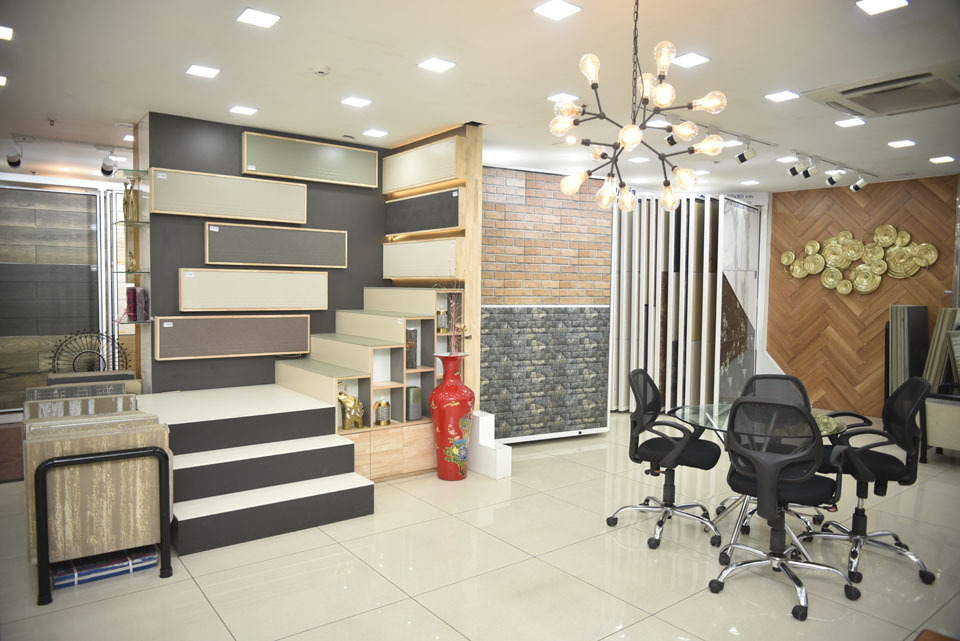 Best Floor Tiles for Kolkata’s Monsoon Humidity: Anti-Skid vs. Vitrified